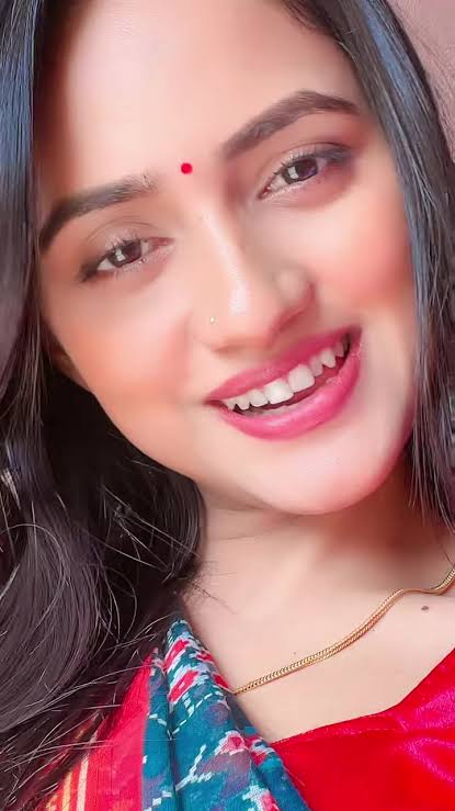 Nisha Guragain Viral Memes Video Clips , Tiktok Star Nisha Guragain Viral Video Link